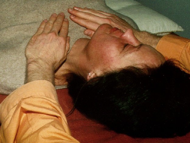 Bowen-Therapie – Schmerzen heilen durch sanfte Nervenstimulation